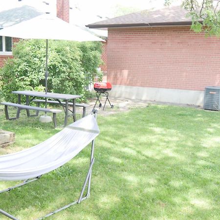 Richview Gardens Suite Toronto Extérieur photo