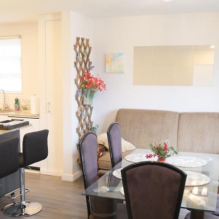 Richview Gardens Suite Toronto Extérieur photo