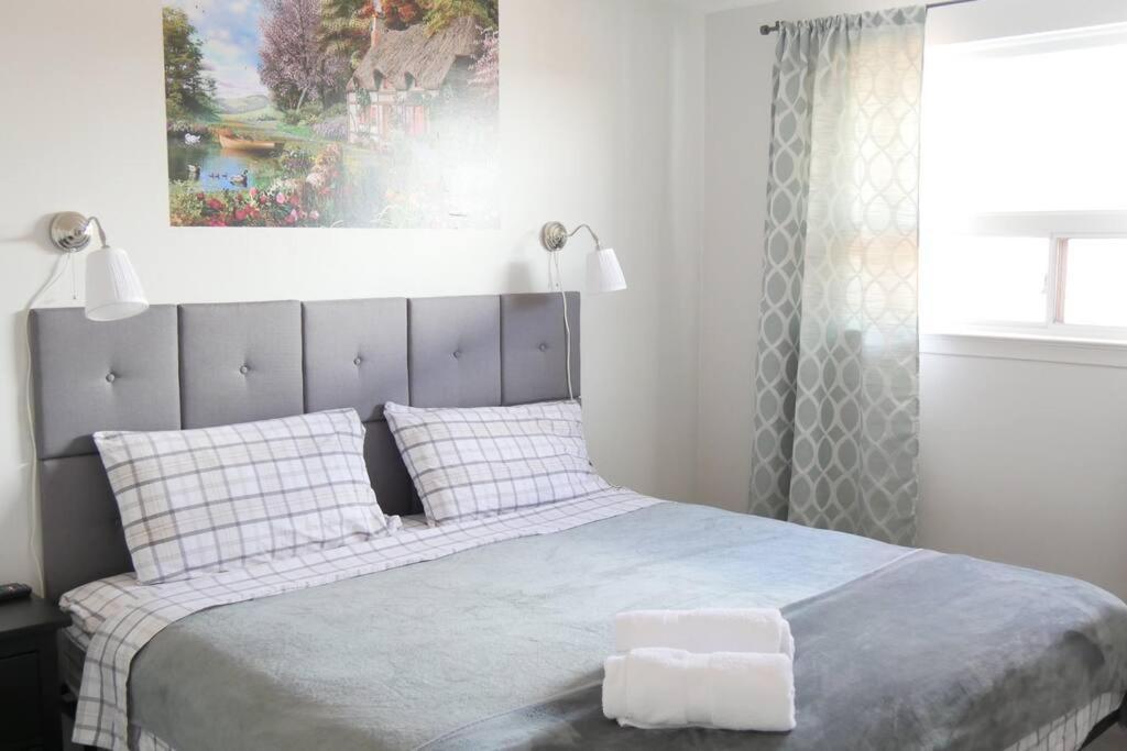 Richview Gardens Suite Toronto Extérieur photo