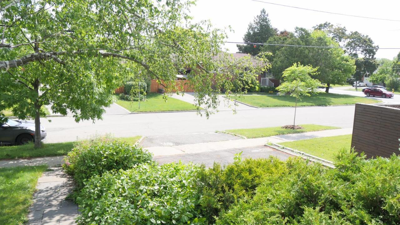 Richview Gardens Suite Toronto Extérieur photo